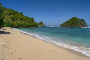 Gatra Beach, the Charm of a Beautiful and Beautiful Beach in Malang