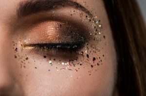 How to Use Eye Glitter Styles to Add Sparkle to Your Eyes